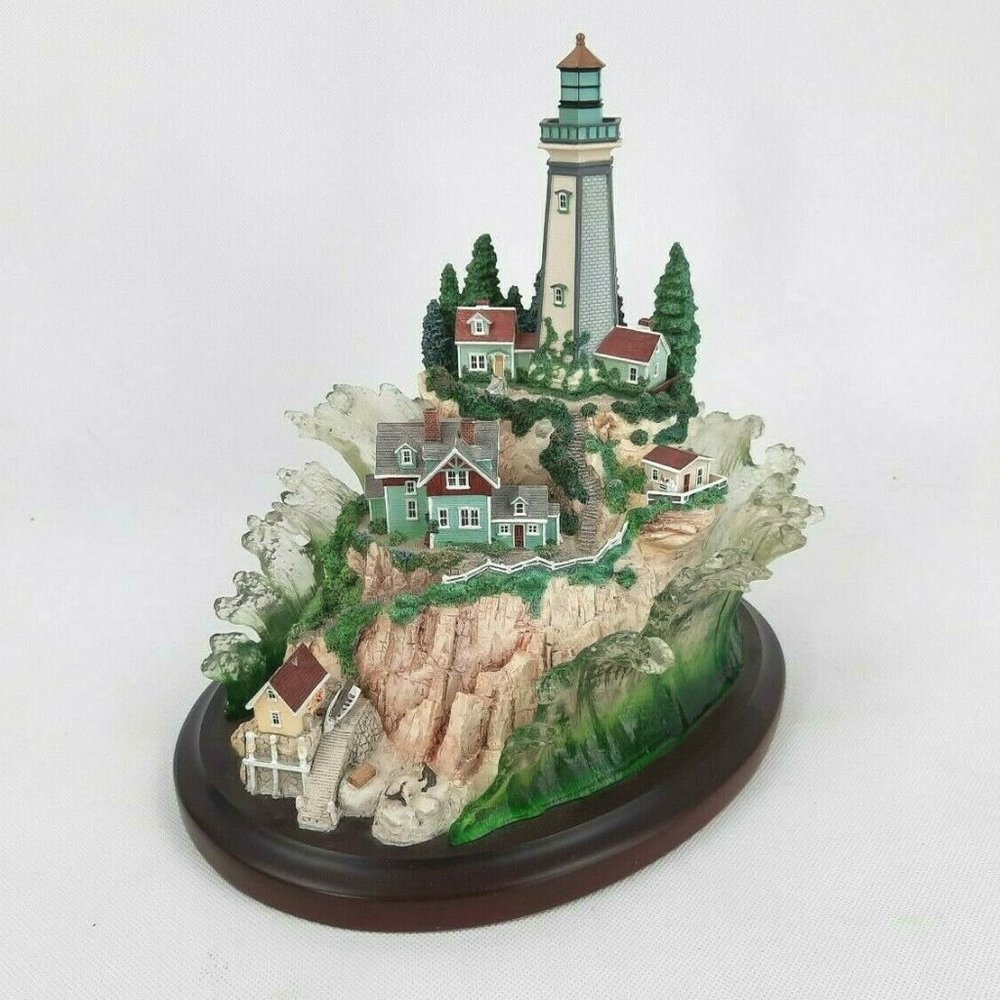 Lenox Lighthouse Collection Island Model 2000 Wooden Base Waves Seals RETIRED